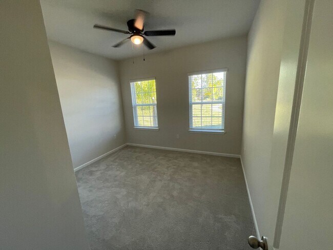 Building Photo - Beautiful 4 Bedroom 2 Bathroom home in Eag...