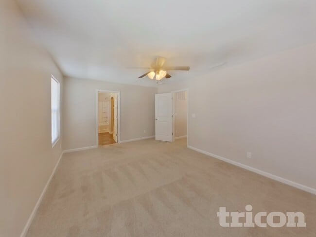 Foto del edificio - 809 Valley Creek Dr