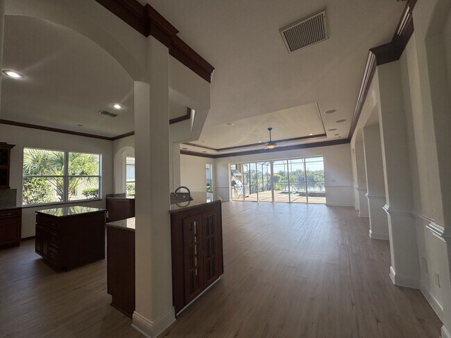 Building Photo - 333 Cipriani Way