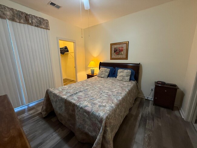 Foto del edificio - 472 River Oaks Dr