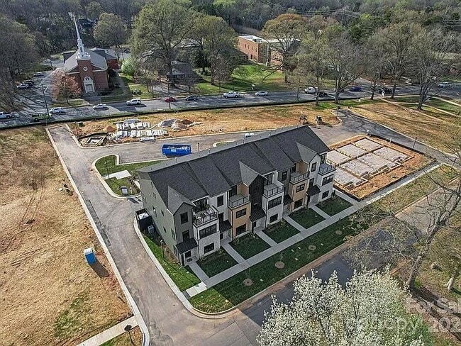 Building Photo - 714 Falling Oak Aly