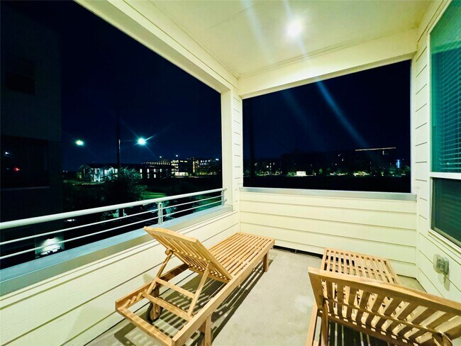 Foto del edificio - 2717 Clinton Dr