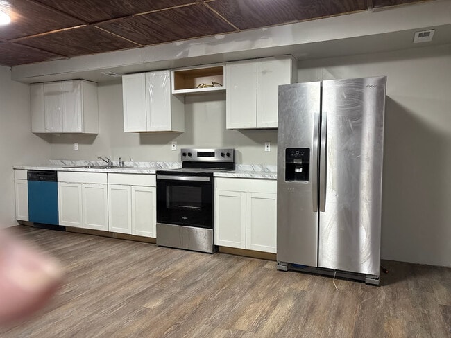 Foto del edificio - Room in House on Barrett Springs Dr