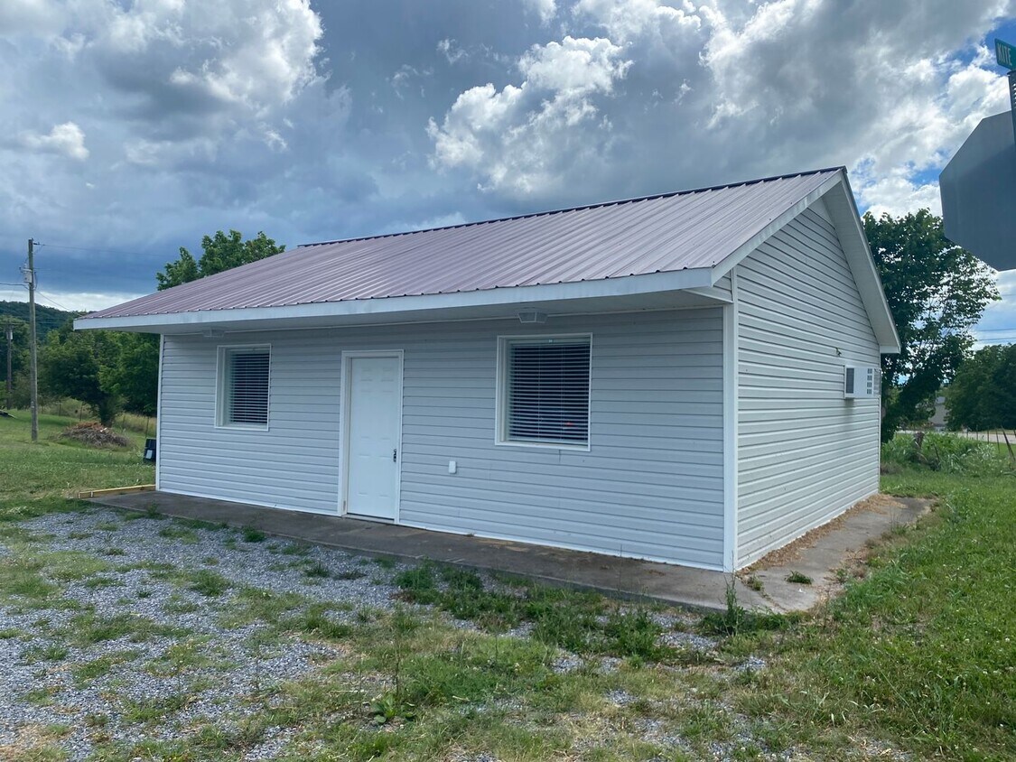 Primary Photo - Studio Home located in Rogersville, TN