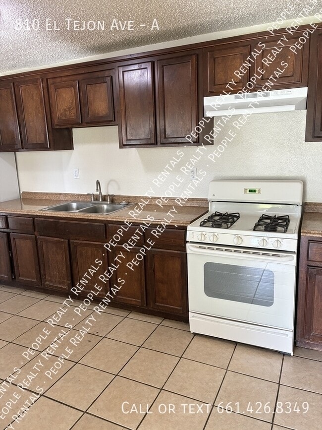 Building Photo - 810 El Tejon Ave