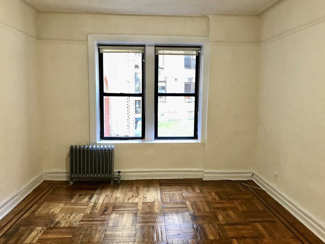 Living Area - 1801 Dorchester Rd