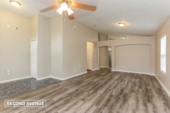 Building Photo - 10659 Sandy Oaks Dr