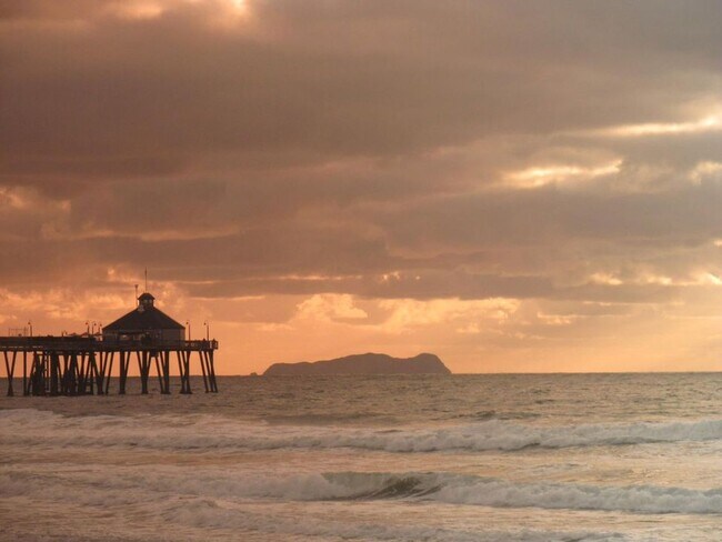 Foto del edificio - ACROSS FROM THE BEACH!