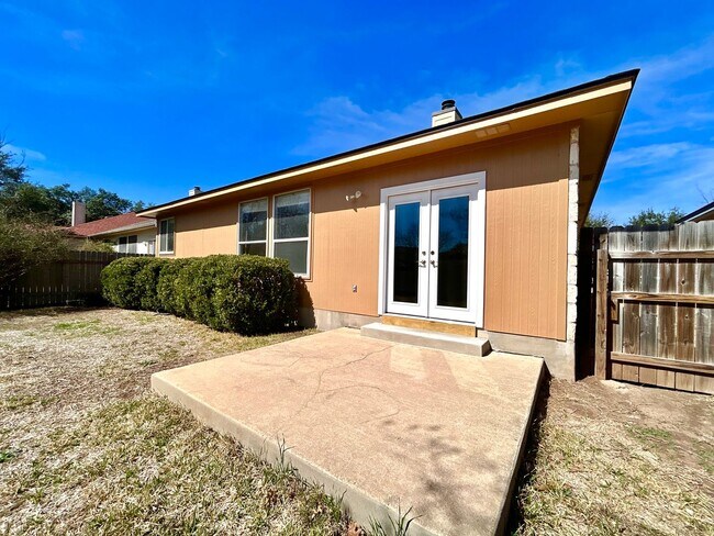 Foto del edificio - 4029 Barlow Dr