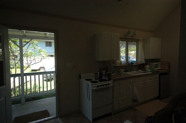 Building Photo - 41-49-49 Ehukai St