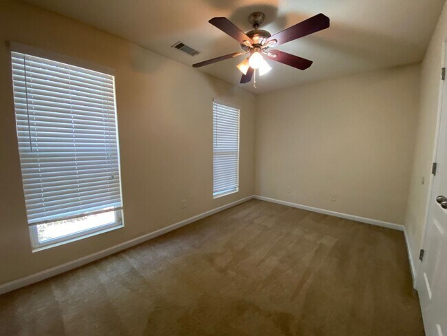 Foto del edificio - BRIDGEWATER HOME! PRE-LEASING FOR AUGUST 2026!
