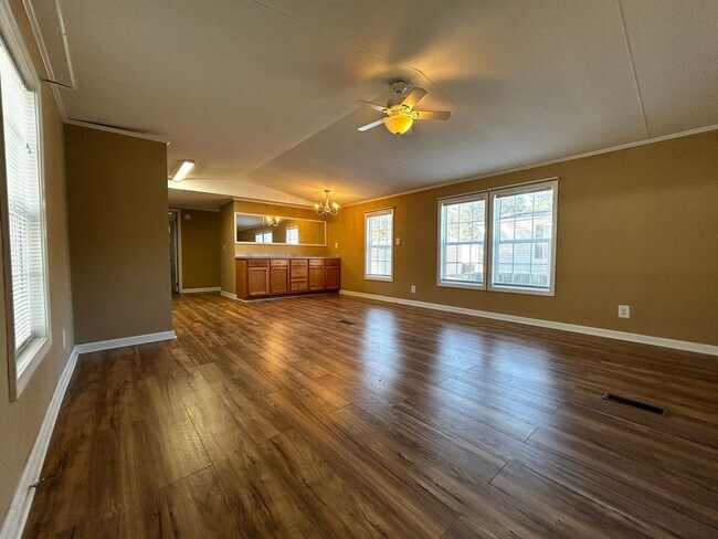 Foto del edificio - Pictures Coming Soon! 3 Bedroom 2 Bath