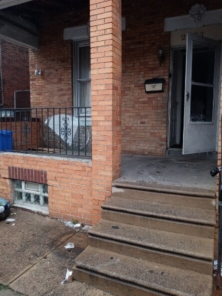 Building Photo - 2233 S 63rd St