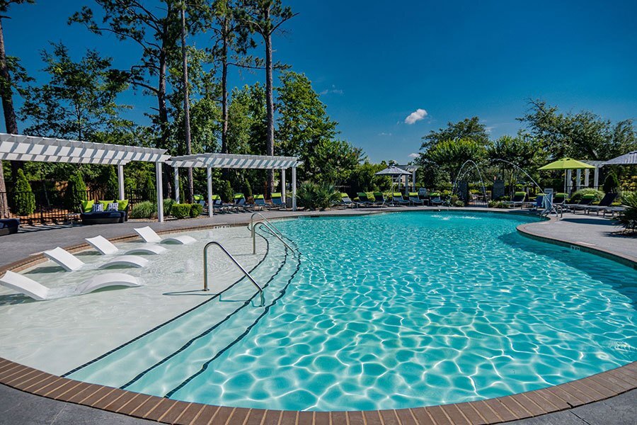 Piscina espectacular en Belle Meade Apartments en Wilmington, NC - Belle Meade