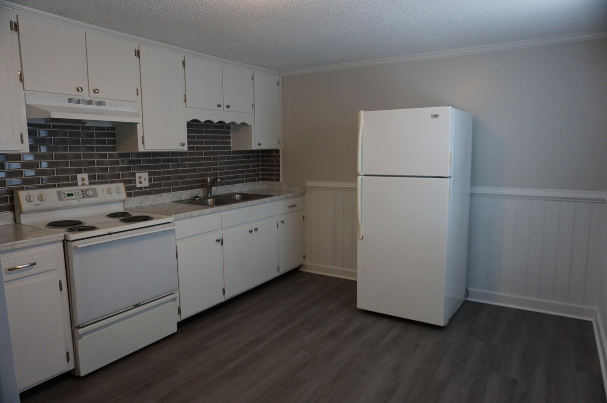 Foto principal - 148a S John Sims Pkwy