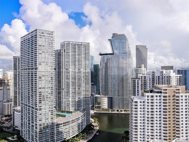 Building Photo - 475 Brickell Ave