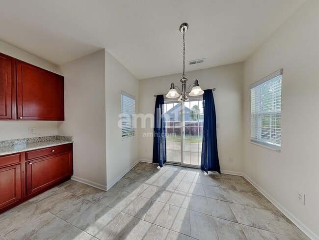 Building Photo - 635 Prospector Dr