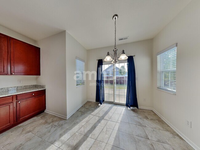 Foto del edificio - 635 Prospector Dr