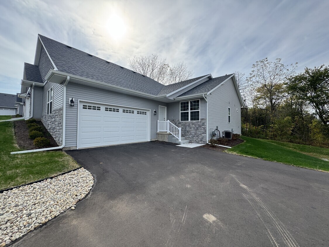 Foto principal - 5687 Roy's Ridge