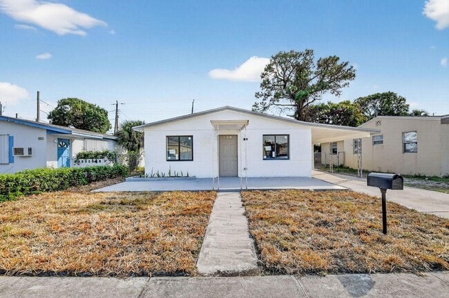 Photo - 917 W 2nd St Townhome