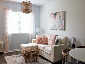 Building Photo - Capital Flats & Magnolia Square Apartments