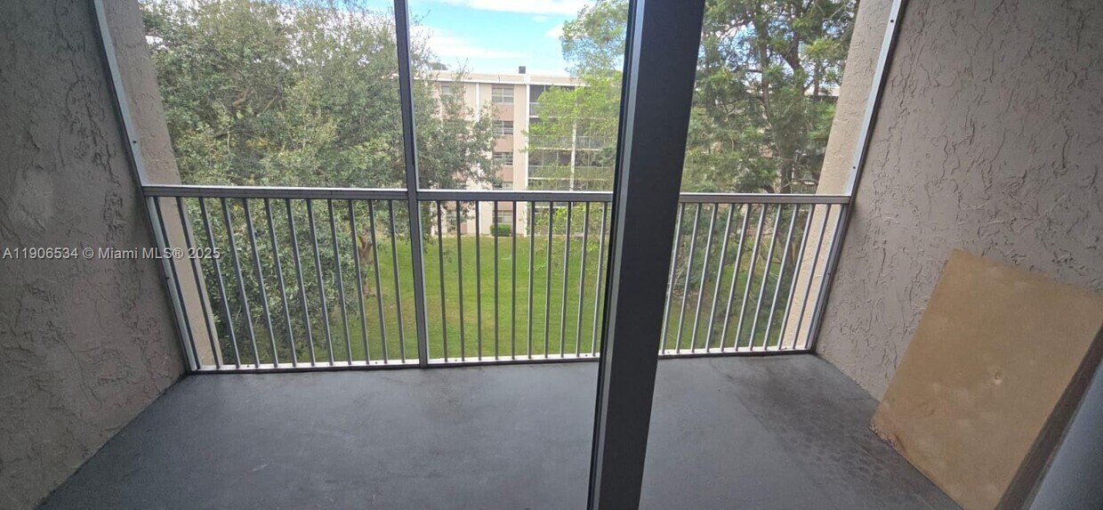 Foto principal - 1200 NW 87th Ave