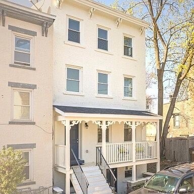 Foto principal - 63 W Union St