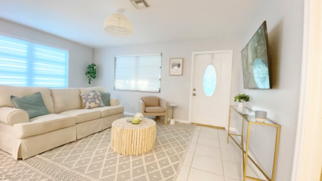 Foto del edificio - 2039 Monroe Ave