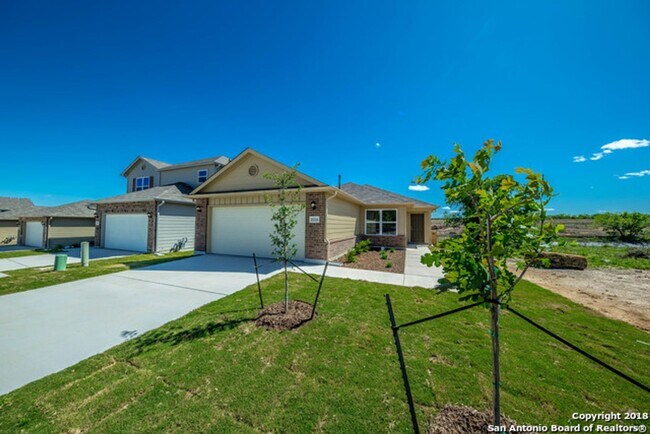 Building Photo - **MOVE-IN SPECIAL! **CHARMING One Story Ho...