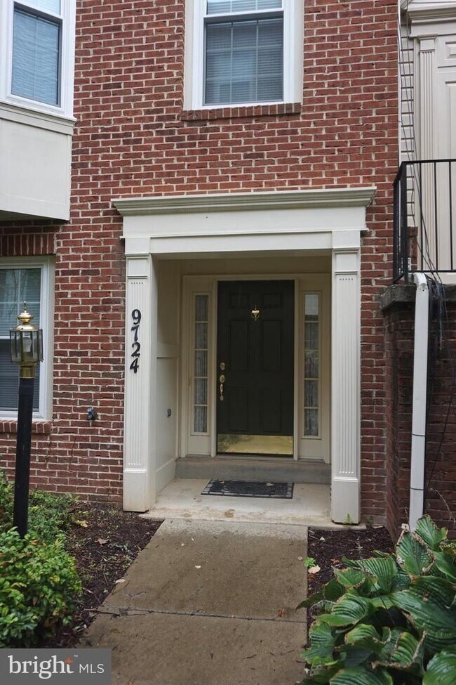 Foto del edificio - Beautiful Townhouse in Washingtonian Center
