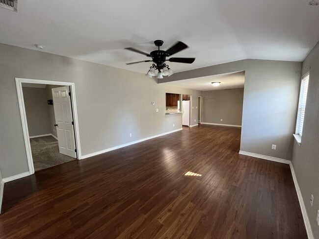 Foto del edificio - 2908 Featherston Ave