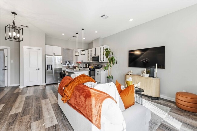 Building Photo - 405 Stonework Garden Ln