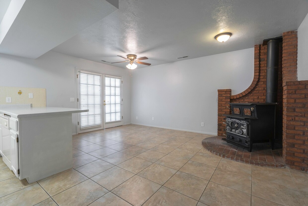 Foto principal - Beautiful 3 Bedroom Home in Bloomington Hills