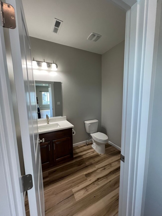 Building Photo - Beautiful Duplex in Ephrata