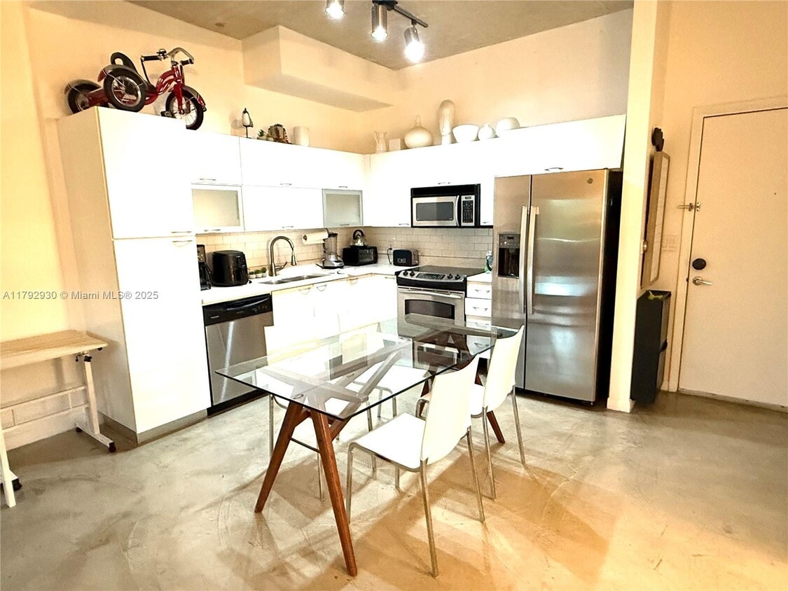 Primary Photo - 234 NE 3rd St