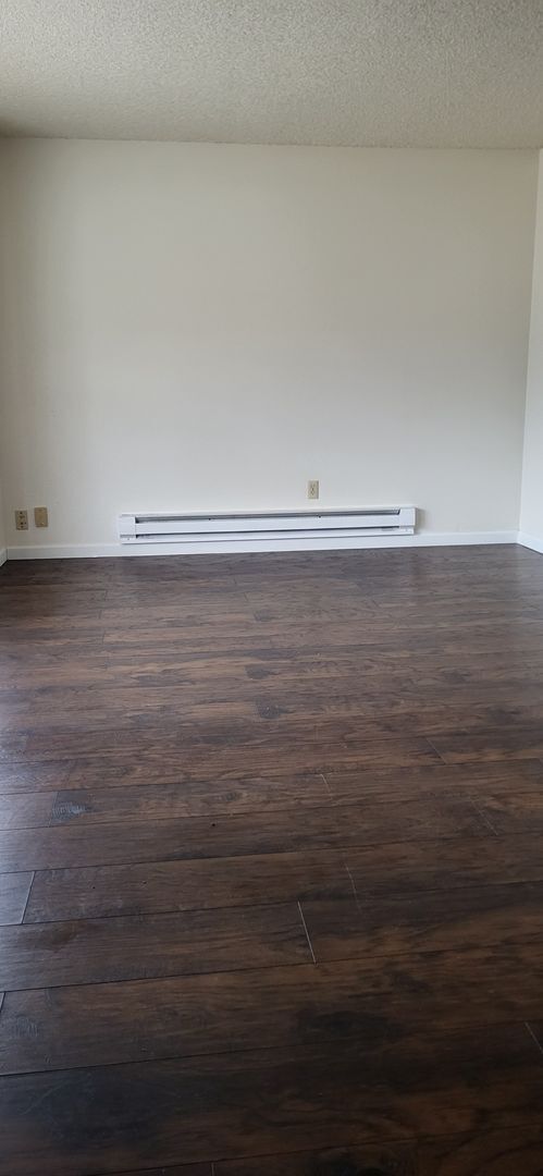 Building Photo - Nice 3 Bedroom 1 1/2 Bath Townhouse in Tacoma!