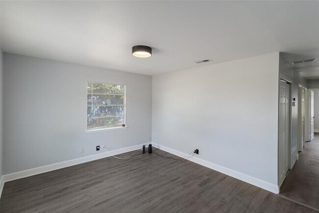Foto del edificio - 5846 Castle Lk Dr