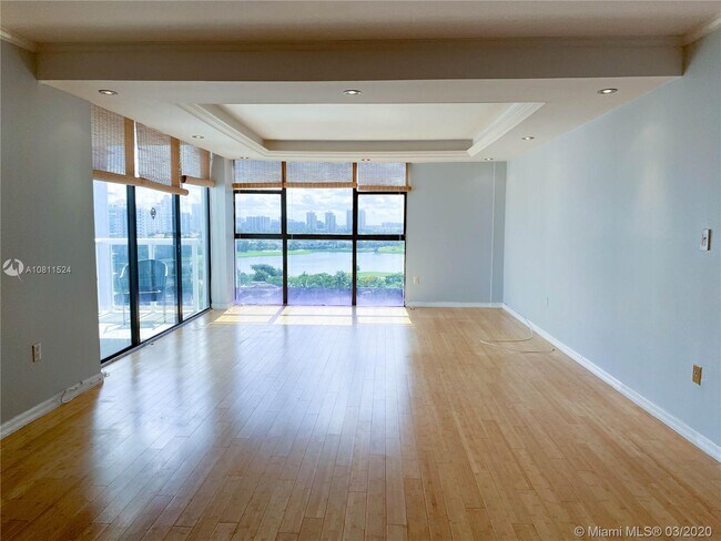 Building Photo - 20505 E Country Club Dr