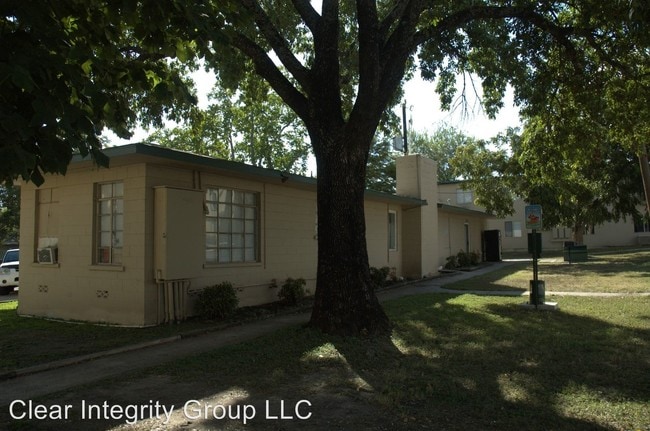 Building Photo - 227 Deerwood Dr