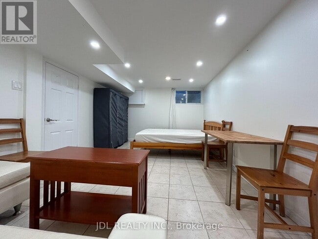 Building Photo - 10 Apache Trail