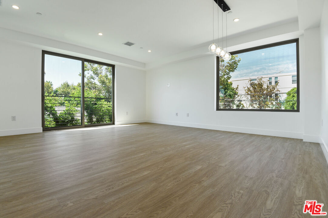 Foto principal - 1206 N Sycamore Ave