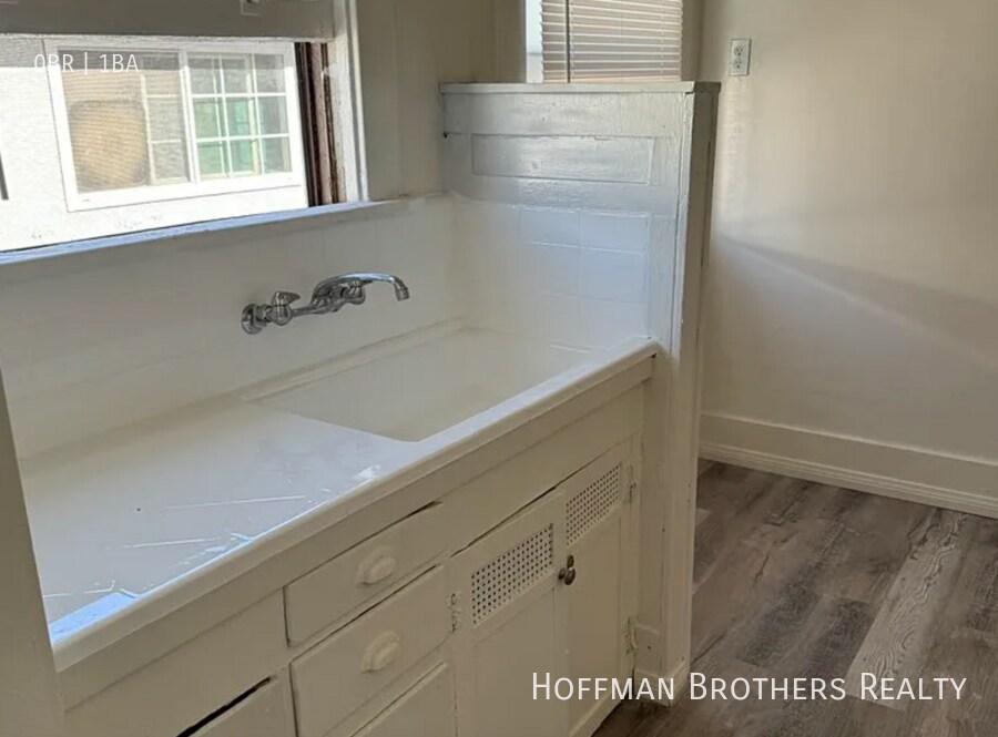 Foto principal - 644 W 5th St