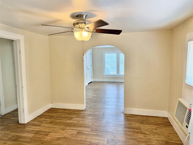 Foto del edificio - 1323 E 35th St