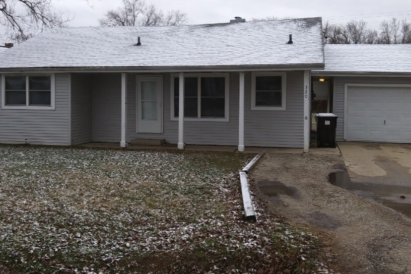 320 Velde St, Creve Coeur, IL 61610 House for Rent in Creve Coeur, IL