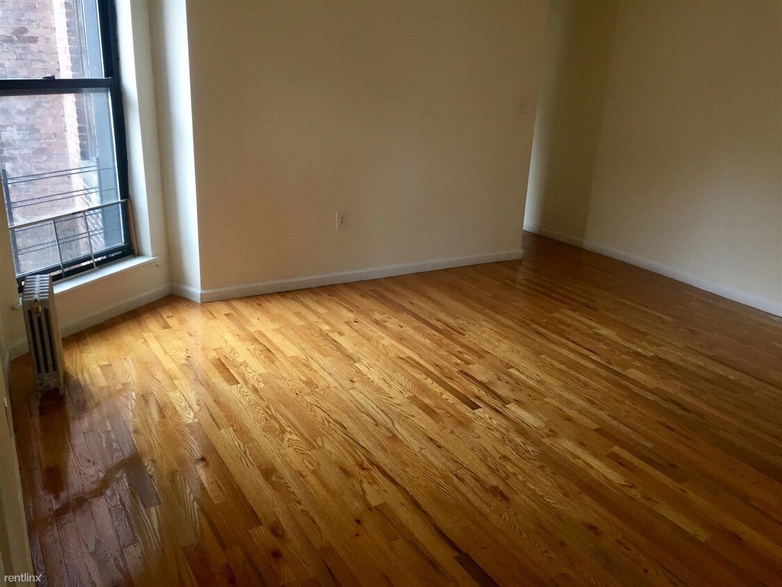 Primary Photo - 2440 Webb Ave