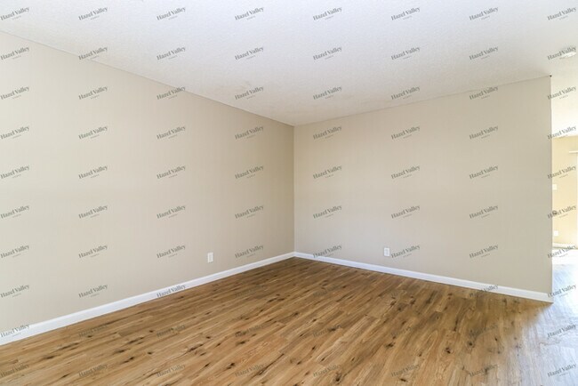 Foto del edificio - 6842 Champana Ln