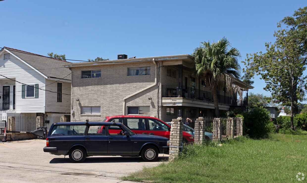 1308 Mehle Ave, Arabi, LA 70032 Apartments in Arabi, LA