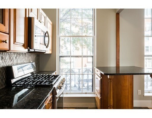 Building Photo - 17 Bowdoin St