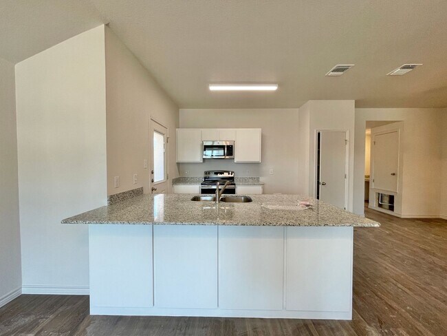 Foto del edificio - 1704 Clovis Dr