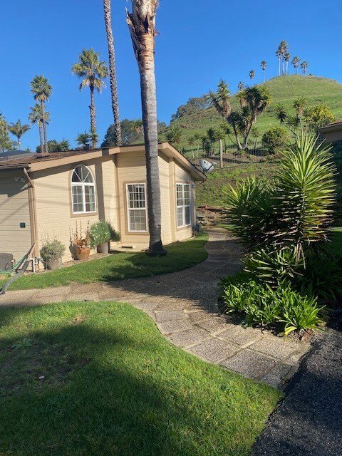 Building Photo - 260 Whispering Palms Dr